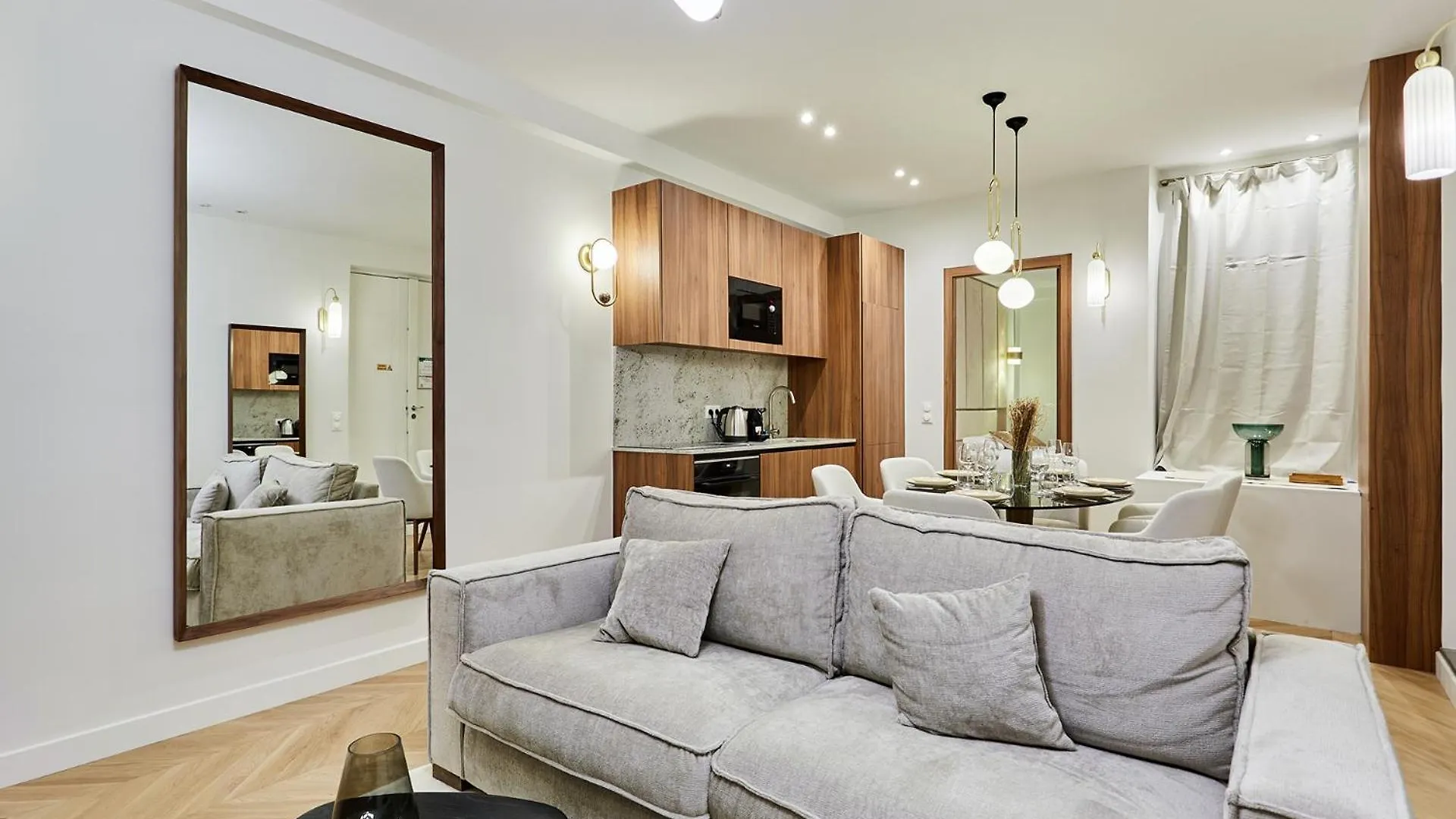 Superb Apartment Center Of Paris By Studio Prestige 0*,  Francie
